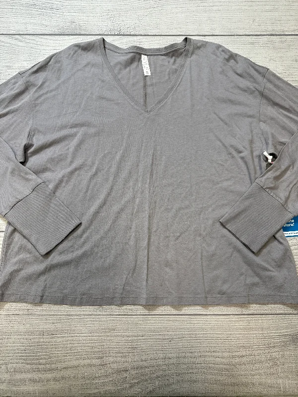 Minimal Style Top Long Sleeve By Stylus In Grey, Size: XXL