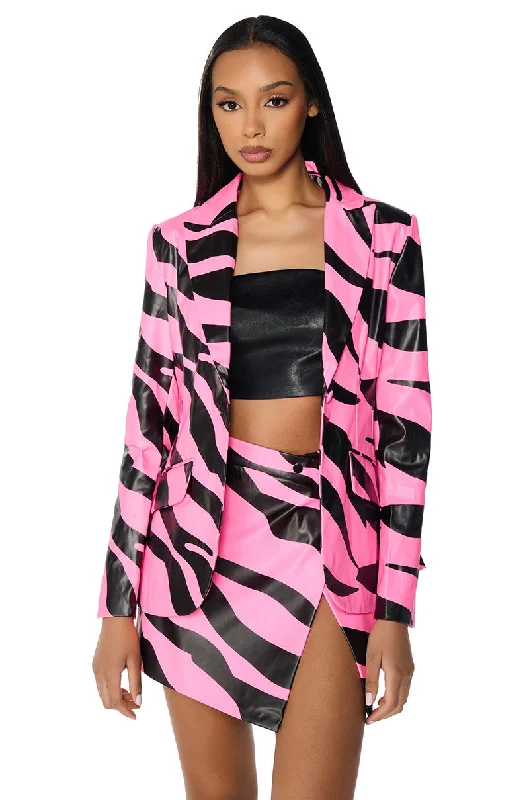 Casual Chic Outfits SHANT BE TAMED FAUX LEATHER BLAZER