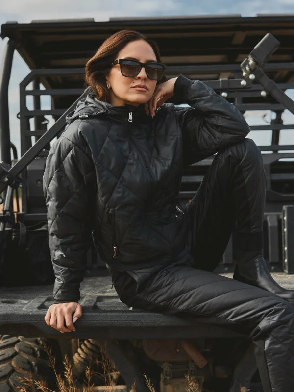 Comfortable Chic Women's Holiday Look 6